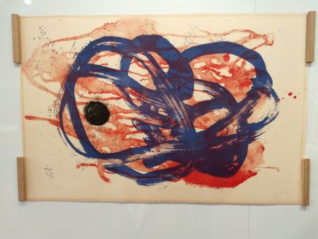 Литография Miró - Azul sobre aguada roja