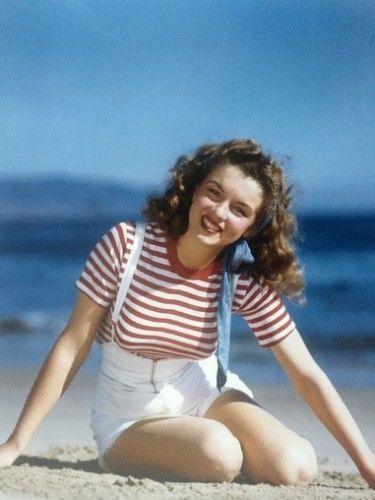 Фотографии De Dienes  - Becoming Marilyn (1945)
