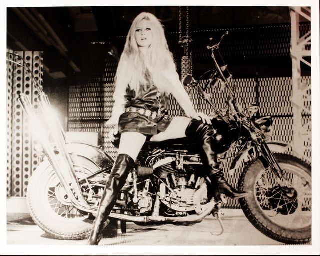 Сериграфия Young - Brigitte Bardot sur sa Harley Davidson 
