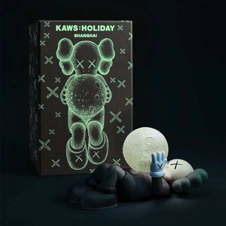 Многоэкземплярное Произведение Kaws - Companion Figure (Brown) with a fluorescent moon