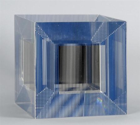 Многоэкземплярное Произведение Soto - Cube with Ambiguous Space