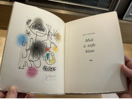 Иллюстрированная Книга Miró - Léna Leclercq. MIDI LE TRÈFLE BLANC. Une gravure en aquatinte signée (1968)