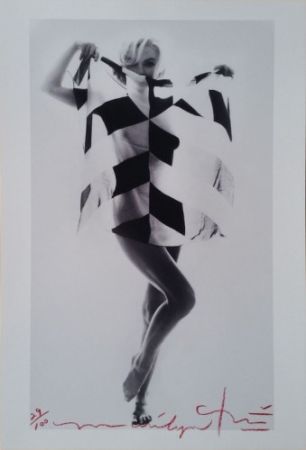 Многоэкземплярное Произведение Stern - Marilyn in black white scarf