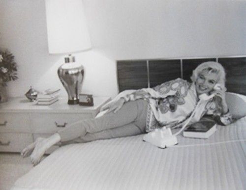 Фотографии De Dienes  - Marilyn Monroe. Au Lit (1962)