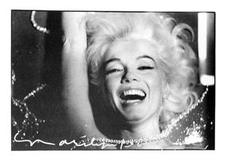 Фотографии Stern - Marilyn Monroe Laughing in Pearls