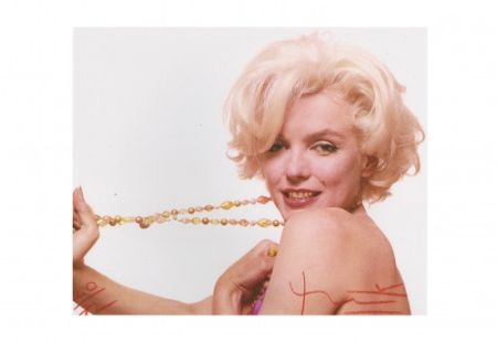 Многоэкземплярное Произведение Stern - Marilyn stretching the jewelry