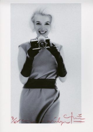 Многоэкземплярное Произведение Stern - Marilyn with Bert's Nikon