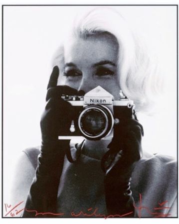 Фотографии Stern - Marilyn with Nikon (Close Up)