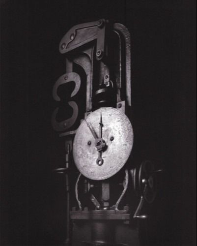 Многоэкземплярное Произведение Sugimoto - Mechanical Form 0046, Material Testing Machine