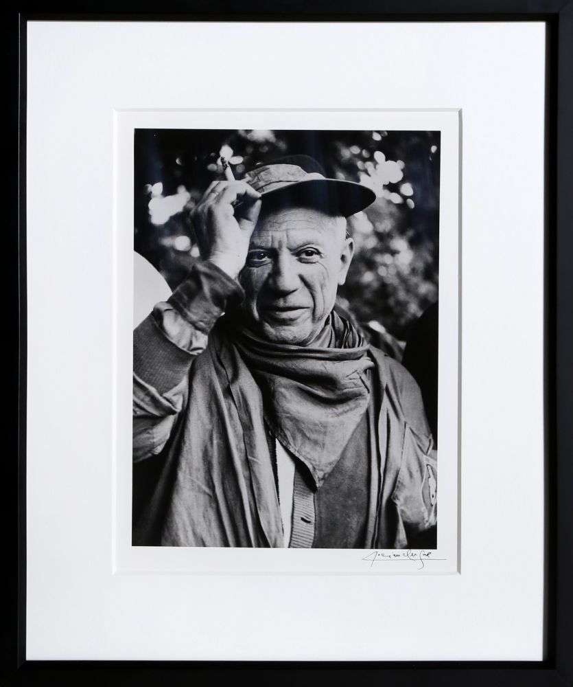 Фотографии Clergue - Picasso a la Feria, revetu des habits de la Pena de Logrono - Nimes, 1959