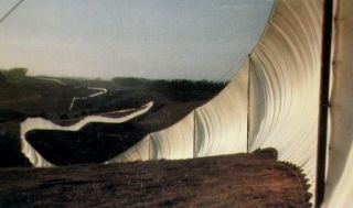 Многоэкземплярное Произведение Christo - Running Fence, Sonoma and Marin Counties, California, 1972-76
