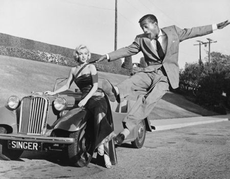 Фотографии Worth - Sammy Davis Jr leaps for Marilyn