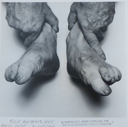 Фотографии Coplans - Selfportrait hands holding feet