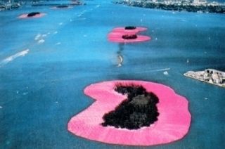 Многоэкземплярное Произведение Christo - Surrounded Islands, Biscayne Bay, Greater Miami, Florida, 1980-83