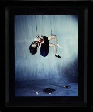 Фотографии Araki - Hanging School Girl