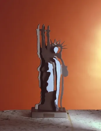 Многоэкземплярное Произведение Arman - Le phantome de la liberté