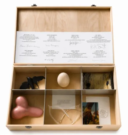 Многоэкземплярное Произведение Bourgeois - ACT UP Art Box