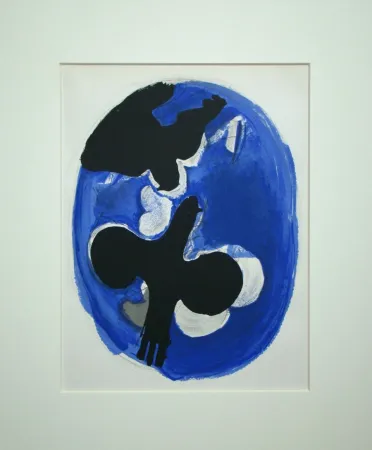 Литография Braque - Deux oiseaux sur fond bleu