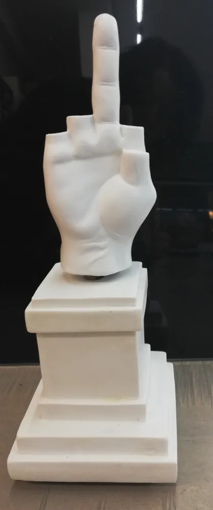 Нет Никаких Технических Cattelan - L.O.V.E. Carillon