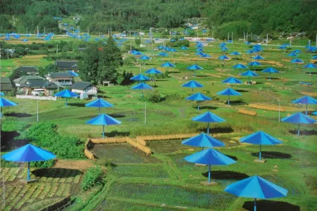 Фотографии Christo & Jeanne-Claude - The Umbrellas, Ibaraki, Japan
