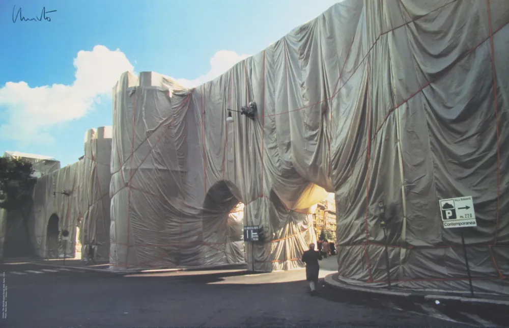 Гашение Christo - Roman Wall wrapped
