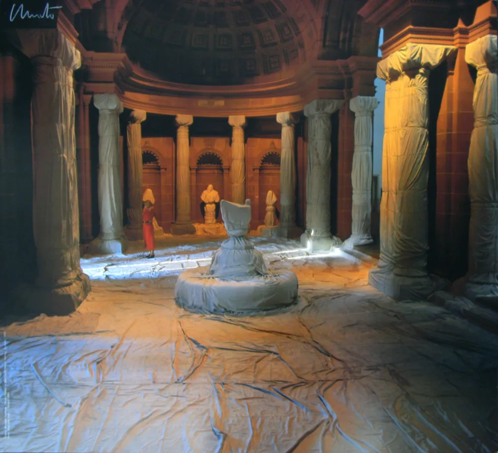 Гашение Christo - Wrapped Vesibule