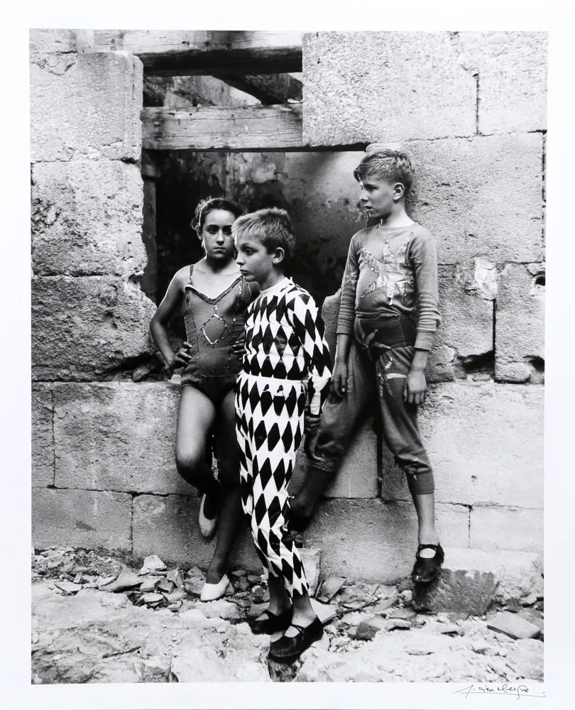 Фотографии Clergue - Trio de Saltimbanques, Arles