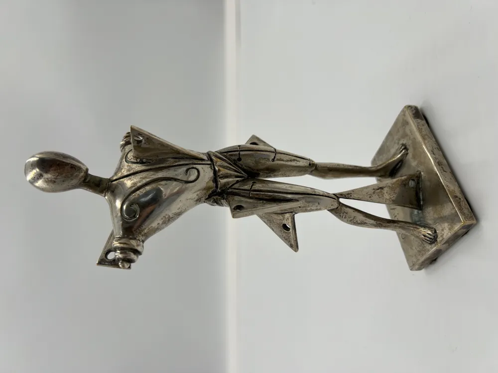 Многоэкземплярное Произведение De Chirico -  Il Trovatore - Silver-plated bronze sculpture