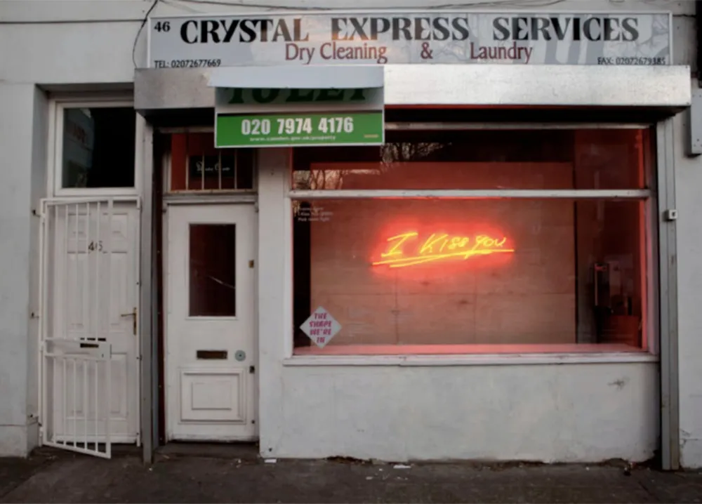 Многоэкземплярное Произведение Emin - I Kiss You (Kentish Town)