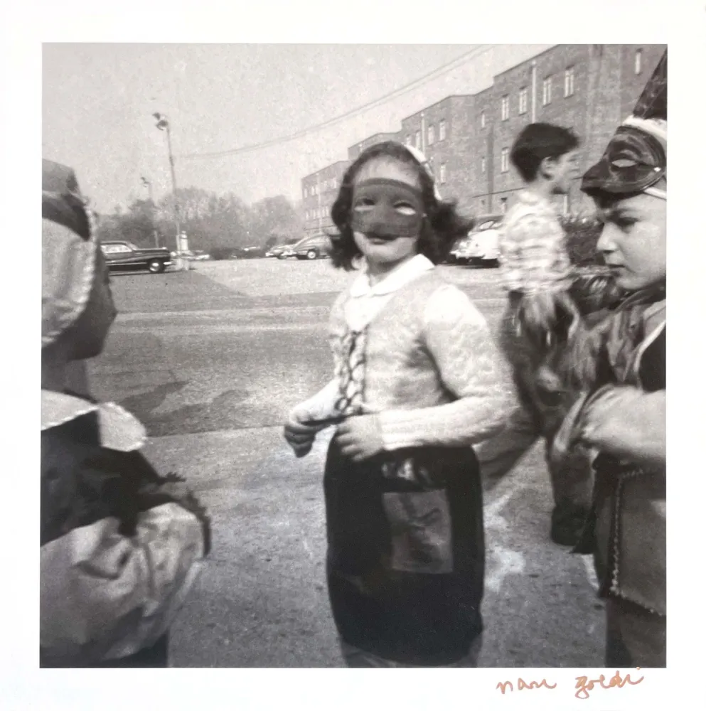 Фотографии Goldin - Barbara in a Mask
