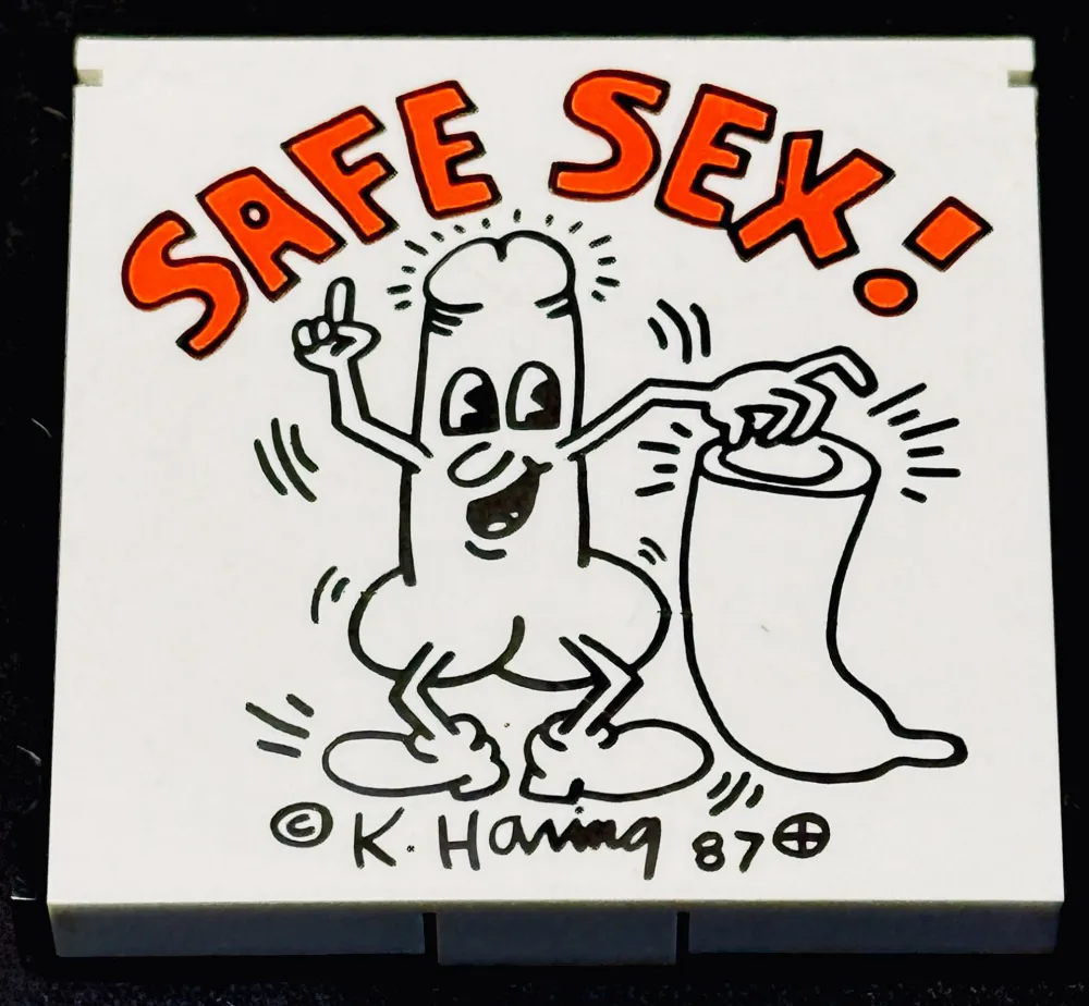 Нет Никаких Технических Haring - Keith Haring (1958–1990) - Safe Sex! - Condom holder with clip - 1987
