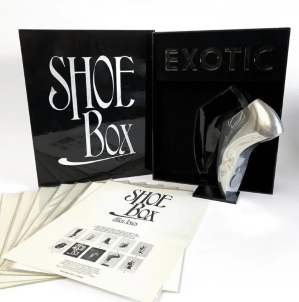 Многоэкземплярное Произведение Jones - Shoe Box