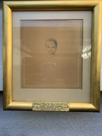 Нет Никаких Технических Lawrence - Sarah Lysons with coral necklace