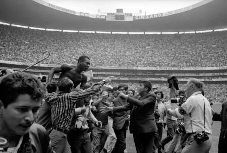 Фотографии Leifer - Pele on Shoulders on Fans