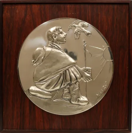 Многоэкземплярное Произведение Manzu - Colomba della Pace