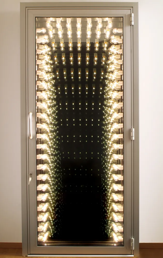 Многоэкземплярное Произведение Navarro - There is Hole in the Spectacle