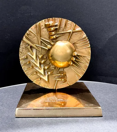 Нет Никаких Технических Pomodoro - Arnaldo Pomodoro (1926–2025) - Disco per BSI - Gilded bronze sculpture with a gilded brass base - 1995