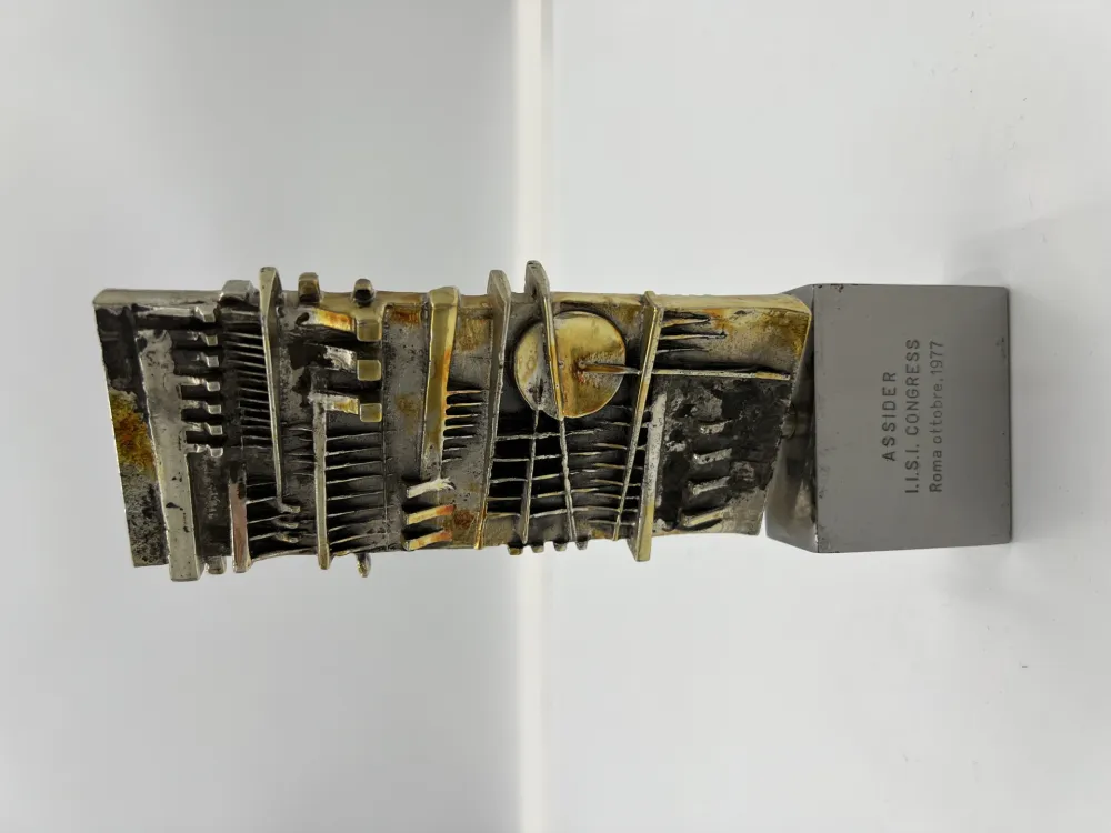 Многоэкземплярное Произведение Pomodoro - Stele per Assider