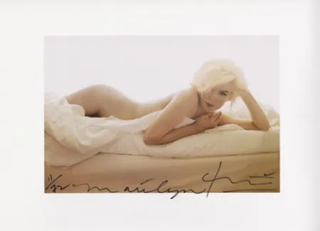 Многоэкземплярное Произведение Stern - Marilyn new baby on the bed