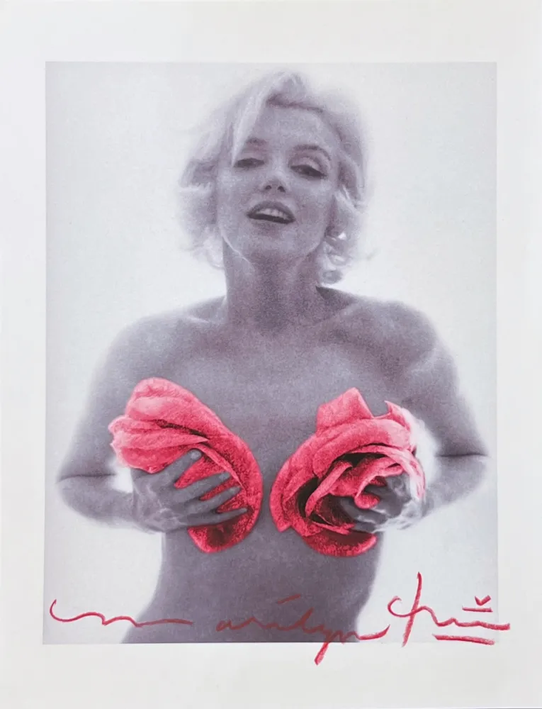 Нет Никаких Технических Stern - Marilyn with Red Roses