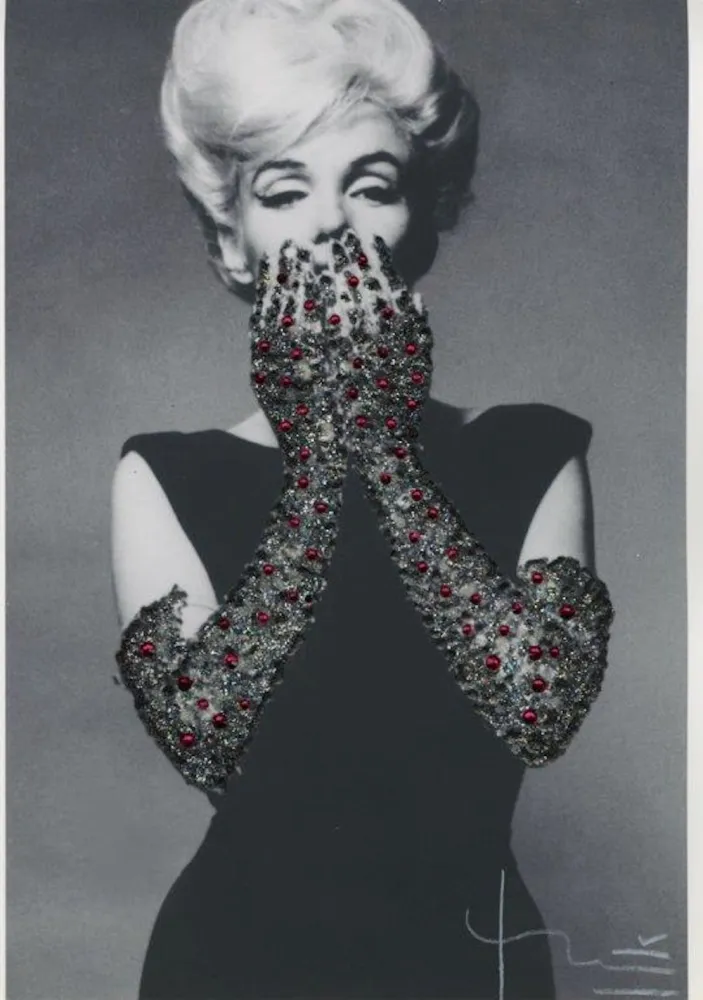 Многоэкземплярное Произведение Stern - Ruby Gloves