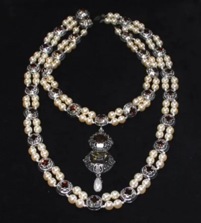 Многоэкземплярное Произведение Sugimoto - Necklace of Jane Seymour