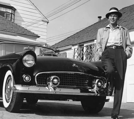 Фотографии Worth - Frank Sinatra next to his T-Bird